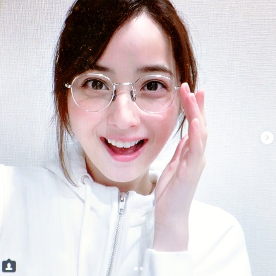 佐々木希さんがインスタでかわいい アイウェア姿で登場 チヨダメガネ